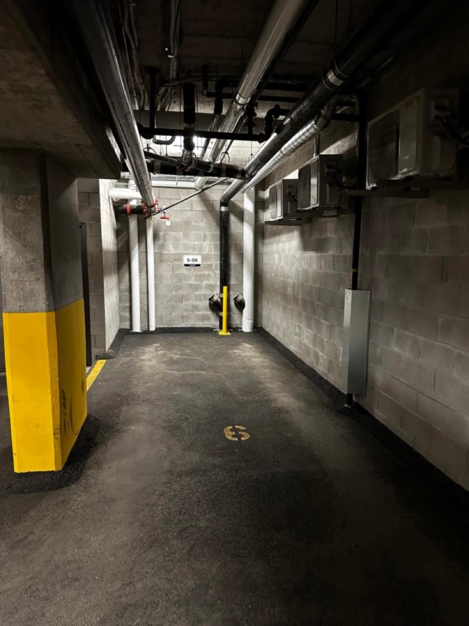 Initial-matisse- Quebec-parking And Pool Quebec City