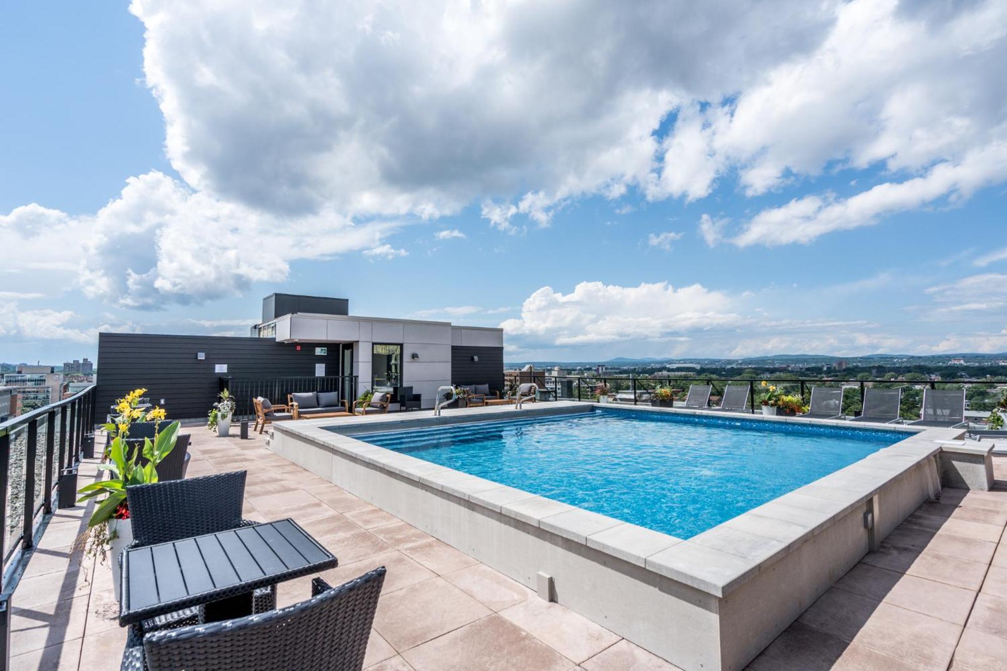 Initial-matisse- Quebec-parking And Pool Quebec City