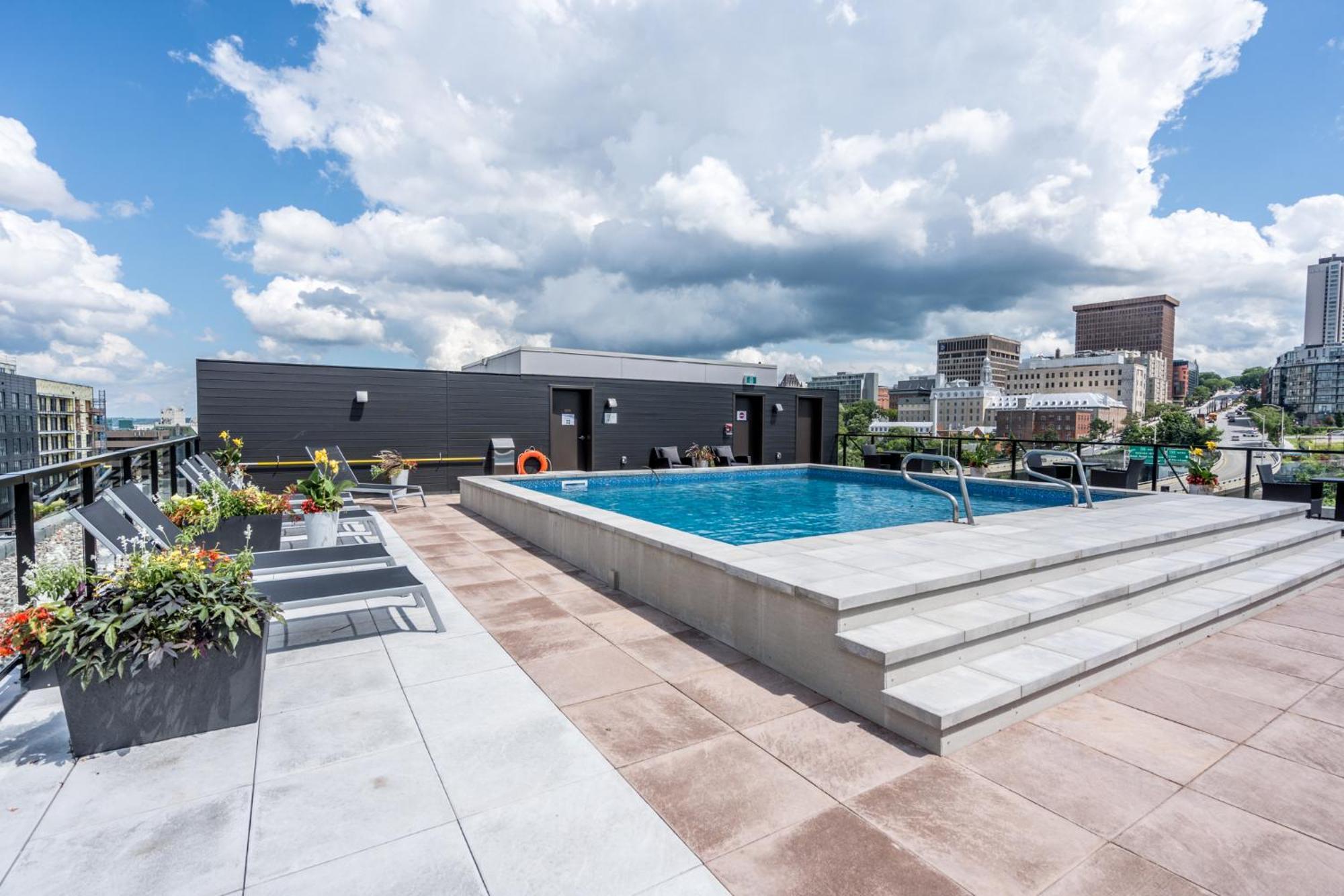 Initial-matisse- Quebec-parking And Pool * Quebec City